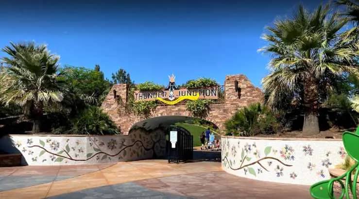 Additional dinosaur-themed play view at Thunder Junction